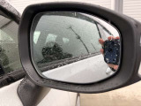 追い抜き車両や並走車両の検知が可能です。急接近してくる車両も、センサーが即座に検知してくれます。車両が検出エリア内に存在すれば、センサーがすぐに検知してドライバーに警告してくれるため安心です。