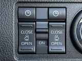 両側電動スライドドアのスイッチ付です。車内からもスイッチひとつで楽にドアの開閉が可能です。電動なので開閉時に力を使う必要がなく、半ドアになることもありません!