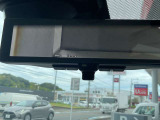 後ろに大きな荷物があって後方確認が出来るスマートルームミラーです。