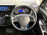 インテリアに合わせたデザインのステアリングは、運転される方のことも考え、運転しやすい形状、大きさです。是非一度、実際に触ってお確かめください。