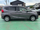 両側パワースライドドア付きで便利!小さなお子様も乗り降り楽々です♪スイッチは運転席にもありますよ!