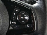 ◆アダプティブクルーズコントロール◆予め設定した車速内でクルマが自動的に加減速。前走車との適切な車間距離を維持しながら追従走行します。【LKAS】車線維持支援システムでステアリング操作を支援。