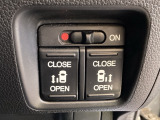 【両側パワースライドドア】です。リモコンや運転席のスイッチ操作で楽々自動開閉。
