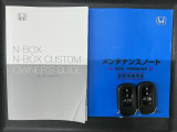 スマートキーは鍵をバッグに入れたままでもドアロックの開閉やエンジンのON・OFFができます。夜間や雨の日も鍵を探さなくて良いので便利です。