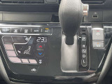 オートエアコンです!ボタンでの簡単な操作で室内を快適な温度にしてくれますので、夏場や冬場でも快適なドライブができます!