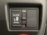【パワースライドドア】助手席側がパワースライドドアになっており、運転席のスイッチやスマートキーでも開閉が可能です!開口部も広いので乗り降りも楽々♪