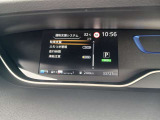 前方車両との衝突防止のサポート機能やアクセルとブレーキを踏み間違えた時のサポート機能など、安全装備が充実してて心強いです!!