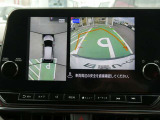 まるで空から見下ろしたかのような映像を映し出すアラウンドモニターだから、車庫入れもラクラクです!