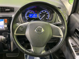 インテリアに合わせたデザインのステアリングは、運転される方のことも考え、運転しやすい形状、大きさです。是非一度、実際に触ってお確かめください。