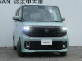 アダプティブLEDヘッドライト。フロントカメラで前方の状況を検知し対向車や先行車に眩しい思いをさせることなく必要なところだけを遠くまで照射します。