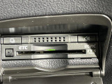 【ETC】有料道路を利用する際に料金所で停止することなく通過できる、ETC車載器(ノンストップ自動料金収受システム機器)が装備されています。セットアップを行うことで利用可能になります。