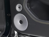 オプションのBang & Olufsen。音響設備にも妥協のない1台となっております。