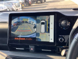パノラミックビューモニターで、後方と全体を確認しながら安心して駐車することができます。