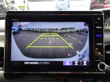 ギヤをRに入れるとナビの画面に後ろの映像が映るリヤカメラ付!後退時の安全確認やコンディションの悪い視界でもカラーバックモニターがドライバーをサポート☆☆☆