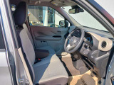 運転席側から観たフロントシートのイメージです。