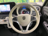 インテリアに合わせたデザインのステアリングは、運転される方のことも考え、運転しやすい形状、大きさです。是非一度、実際に触ってお確かめください。