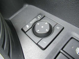 駐車時や狭い道でのすれ違い時に気を使うミラー。電動格納式ドアミラーはそんな時に便利です。