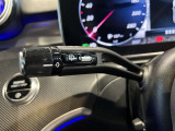 ステアリングシフトが装備されております。ステアリングから手を離さずにシフトチェンジができます。マニュアルモードをご選択いただくことによって、よりアグレッシブな走行が可能となります。