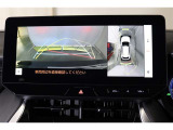 車両を上から見たような映像表示するパノラミックビューモニター付き!