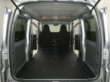【シートアレンジ可能】ゆとりあるワイドな車内空間は、ドライブを始め買い物やレジャーなど、幅広く活躍します。一人でもみんなとでもお出かけを楽しみましょう!