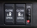 運転席からもスライドドアを楽々操作でスピーディーに!またスマートキーでも開閉できるので便利です。