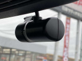 最近では付いてる車も多くなってきました。中古車ではまだまだ付いていればラッキーなドライブレコーダーです♪