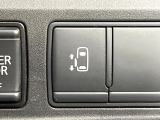 【パワースライドドア】スマートキーや運転席のスイッチでスライドドアの開閉が可能♪電動だから力を入れてドアを開ける必要が無く、小さいお子様でも、重い荷物を持っている時もラクに開け閉めできます♪