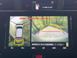【パノラマモニター】専用のカメラにより、上から見下ろしたような視点で360度クルマの周囲を確認することができます☆死角部分も確認しやすく、狭い場所での切り返しや駐車もスムーズに行えます。