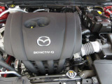 「SKYACTIV-G(ガソリン)」は、規格外の高圧縮を実現し、世界のエンジン技術者に驚きを与えました。さらに、それを維持したままノッキングの発生を抑え、熱効率を向上、走りにも寄与したエンジンです。