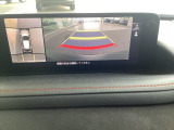 車両の前後左右にある4つのカメラを活用し、センターディスプレイの表示や各種警報音で低速走行時や駐車時に車両周辺の確認を支援し、見えない部分の危険察知をサポートいたします!