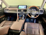 水平基調のインストメントパネル。すっきりしていて運転に集中できますね。マークレビンソンプレミアムサラウンドサウンドシステムも装着。