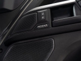 MERIDIANサラウンドサウンドシステムは14スピーカー、デュアルチャンネルサブウーファーでまるでコンサート会場に訪れたかのような音響を体感することができます。