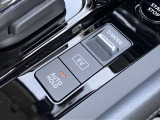 信号待ちなどでブレーキから足を離しても停車を維持してくれるオートブレーキホールド。アクセルを踏むとブレーキが解除され発進が可能です。