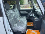 毎日過ごす運転席は要チェック。シートのへたり・擦れ、視界のイメージまで伝わる重要ポイント。