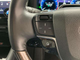 運転中、オーディオの操作をしてて、ハッとしたことはありませんか?ステアリングスイッチは、運転中でもハンドルでオーディオの操作が可能です。安全なドライブをサポートします。