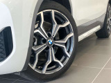 BMW純正アロイホイールはモデルやパッケージに合わせてデザインされています。洗練されたデザインで、足元の個性を引き立てます。