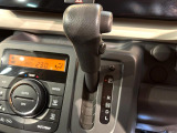 インパネシフトならハンドルからの移動距離が短く操作もスムーズ!また、足元が広くなりすっきりしますので、大柄な方でも快適にお過ごしいただけます。