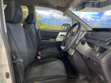 運転席シート廻りは使用感も少なく、良好な状態となっています。前オーナー様が丁寧に使っていたことがよくわかりますね。
