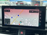 ●純正ナビ:一体感のあるナビは、高級感ある車内を演出してくれます。オーディオ機能も充実しておりますので、運転もより楽しめます♪