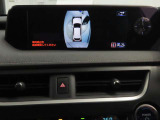 純正ナビ付です。もちろん車両後方を表示するバックガイドモニターが付いていて車庫入れ安心!