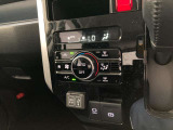 オートエアコンは温度を設定するだけで、自動で風量などを設定してくれます。運転しながら操作も必要ないので、安全性も向上します。