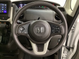 ハンドルにHondaセンシング系のクルーズコントロールやレーンキープアシストなどのスイッチと、オーディオの操作スイッチが装備されています。ハンドルから手を離さず安全に操作できます。