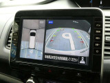 空の上から見下ろすように車の全周囲が表示されるアラウンドビューモニター☆駐車が得意になるとお出掛けも楽しくなります♪