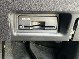ETC車載器付きです♪高速道路をスイスイと通過!で、キャシュレス!クルマは料金所をノンストップで通過することができます☆