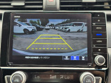 駐車時の安全確認をサポートするバックカメラも使用できます。インターナビで様々な情報を得ることもできます。