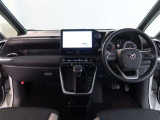 見通しのよいすっきりとした視界で、誰でも運転しやすいです。運転のしやすさは疲れにくさにも繋がりますよ♪