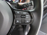 Hondaセンシングの機能のひとつ、アダプティブクルーズコントロール付!アクセルから足を離しても設定したスピードと前車との車間を保ち走行してくれます!車線維持もアシスト☆高速道路で疲労軽減ですね☆