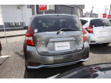 リヤカメラと障害物センサーがあるのでバック駐車も安心♪