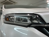 LEDヘッドライトは、点灯の瞬間から最大光量を発揮し、突然暗くなるトンネルなどでの安定感を高めます。