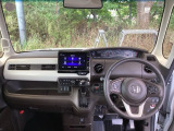 フロントガラスが大きく、ワイドな視界で運転もしやすくなるように、設計されています。